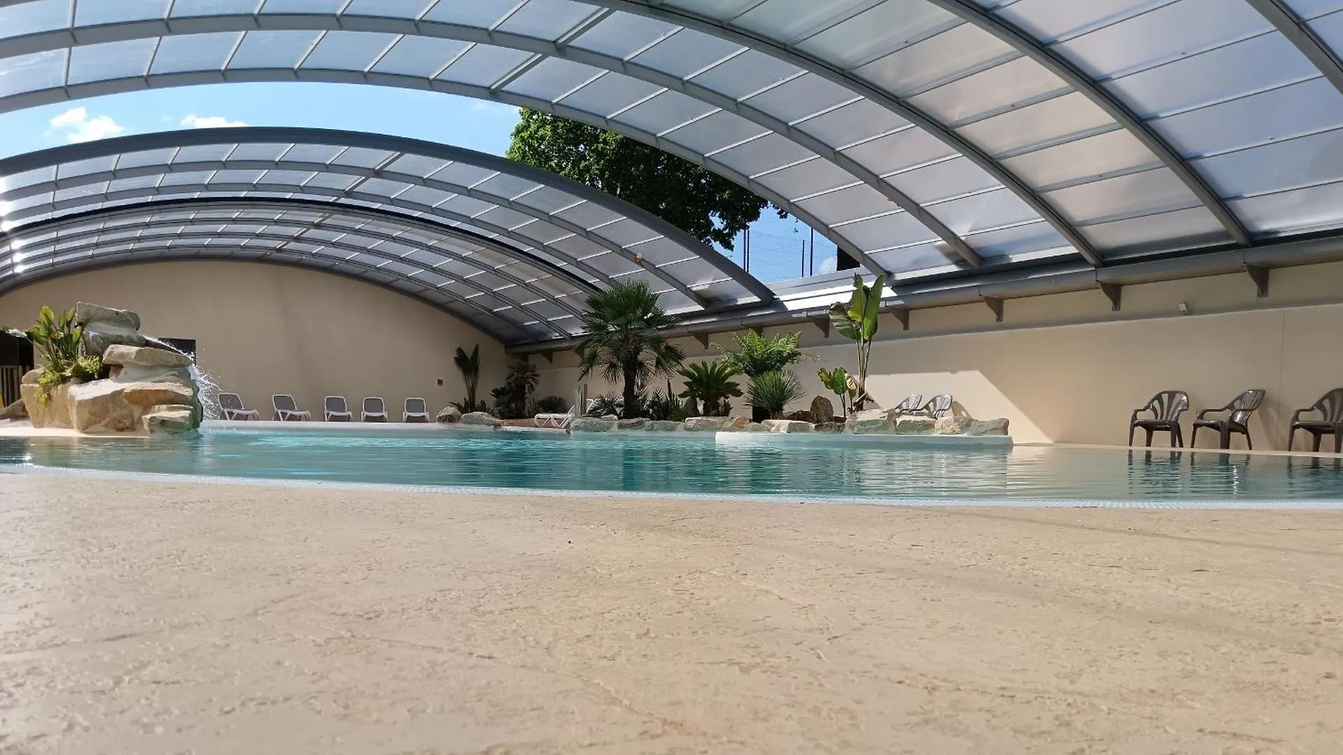 Camping De La Hallerais Dinan Taden キャンプ場